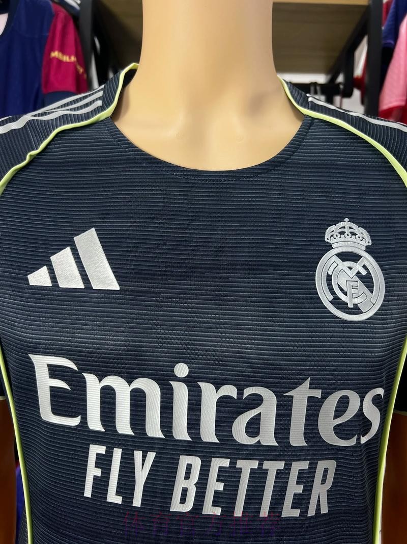 姆巴佩亮相细节:身披9号球衣 多位名宿惊喜助阵